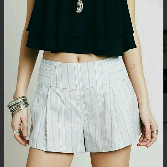 Free People Austin Pleated Striped Shorts in Gray - Size XS - Picture 1 of 5